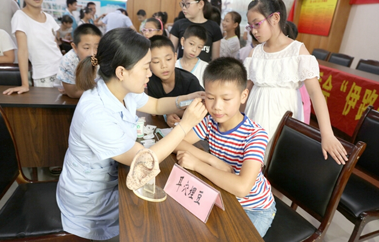 浙江省杭州市蕭山區(qū)中醫(yī)院婦委會(huì)開展志愿活動(dòng)