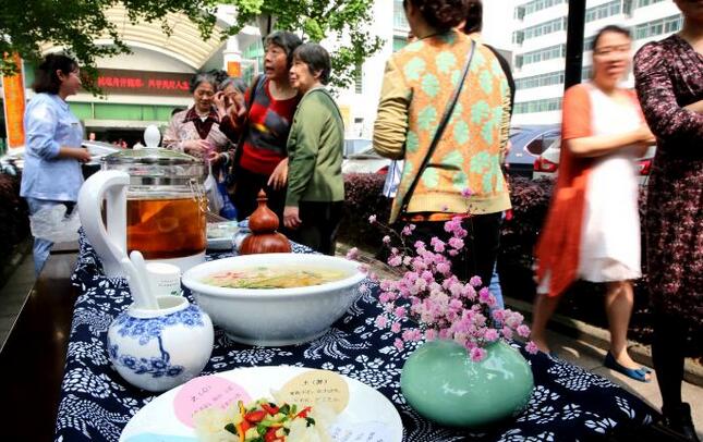 藥食同源 天使有愛——湖州市中醫(yī)院舉行迎護(hù)士節(jié)天使送藥膳活動(dòng)