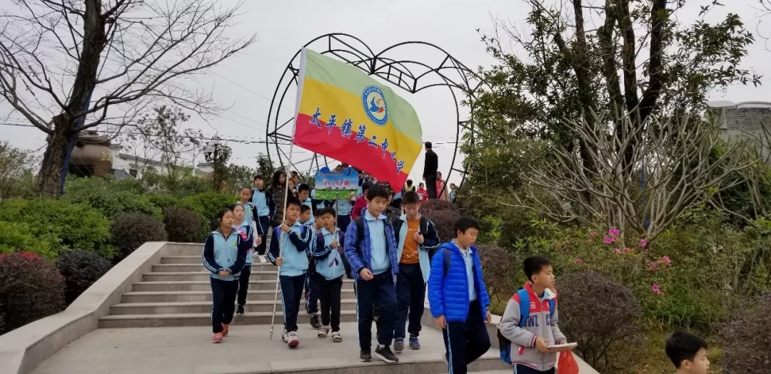 太平二小學生到達博覽園,參拜醫(yī)藥之祖——神農(nóng)