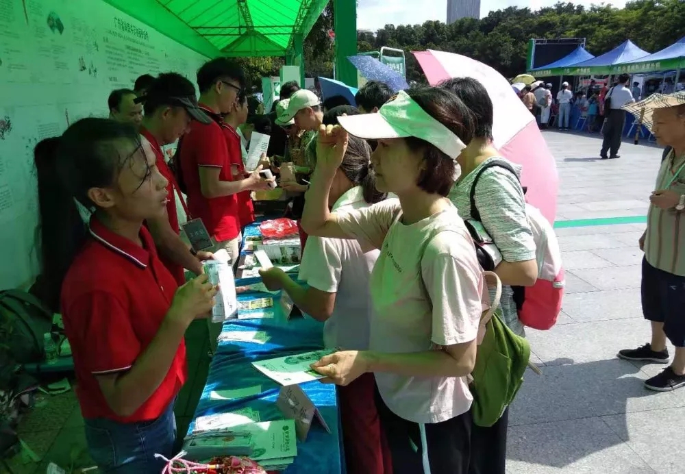 面對(duì)各種中醫(yī)藥知識(shí)提問(wèn)，市民踴躍作答